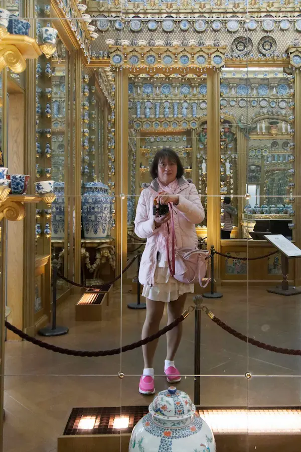 Mirror hall, Chris (1)